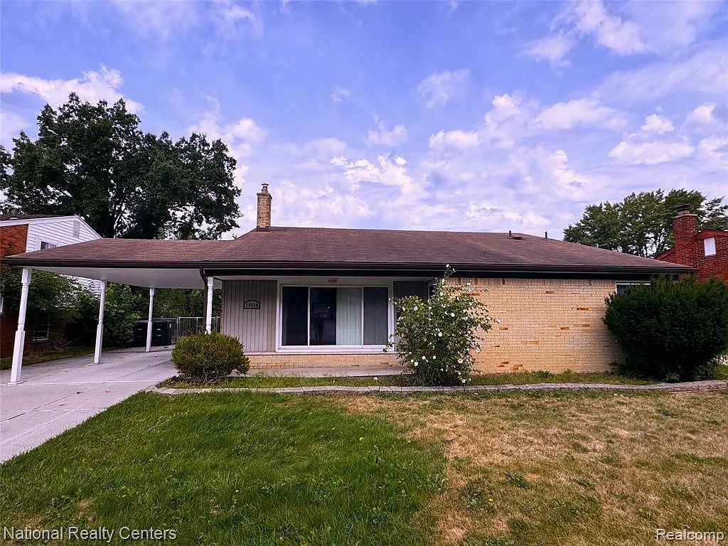 3 bed, 1.5 bath, 2171 sqft, $2,200 — Photo 1