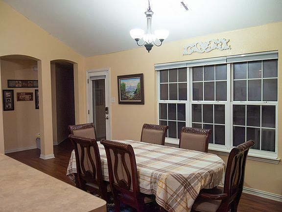3rd image of 1009 Stuart Rd
