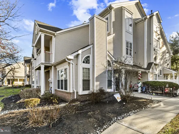 203 Saxony Dr, Mount Laurel, NJ 08054