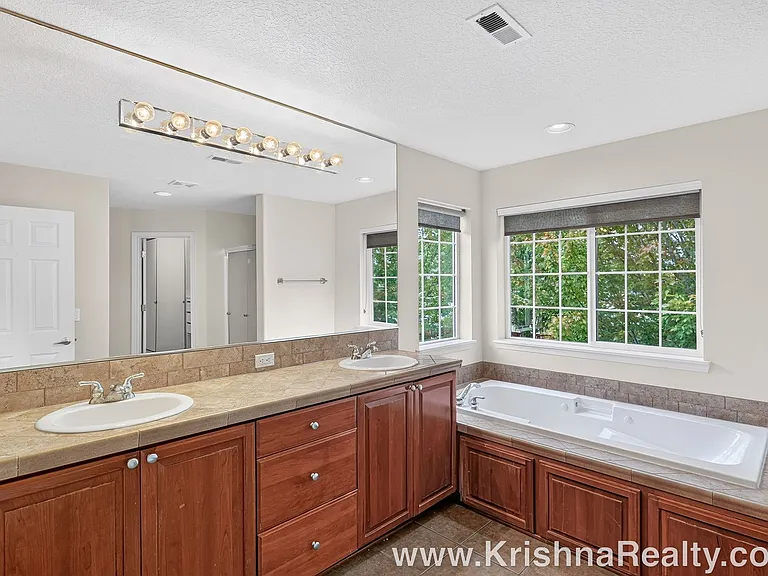 13686 NW Henninger Ln — Photo 22