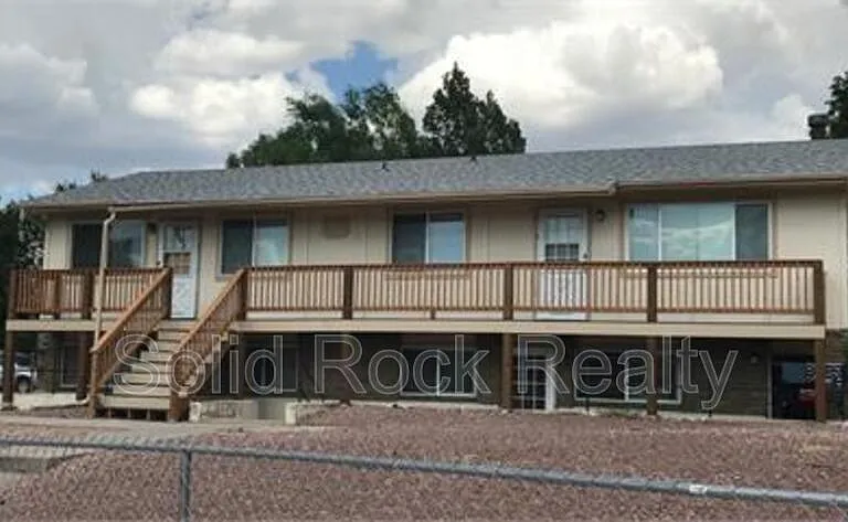 325 Bonnie Ct #B — Photo 2
