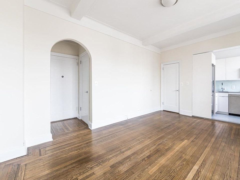 2nd image of 10 Sheridan Sq #7E
