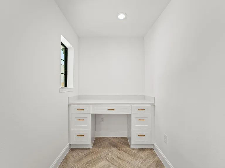 10722 Lynbrook Dr — Photo 4