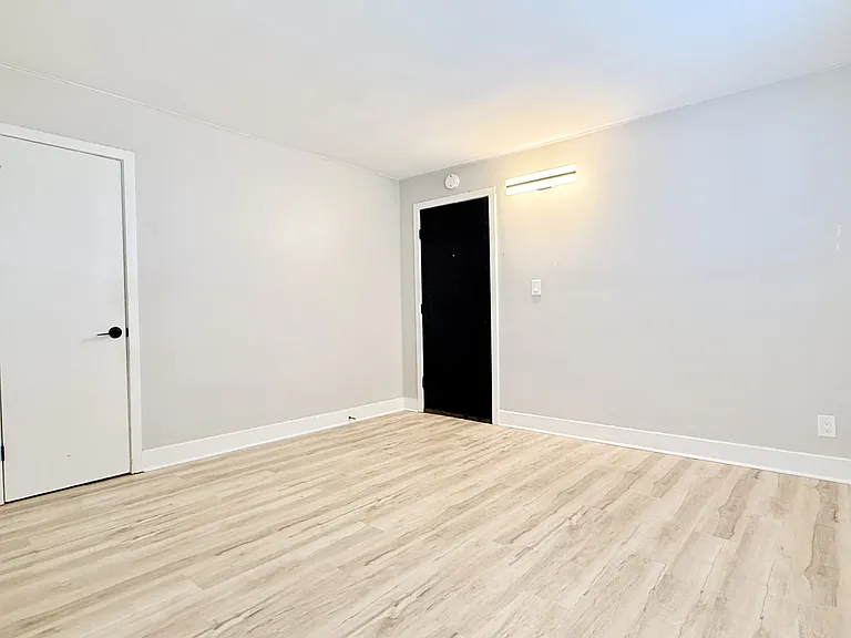 308 Askin Ave #5 — Photo 3