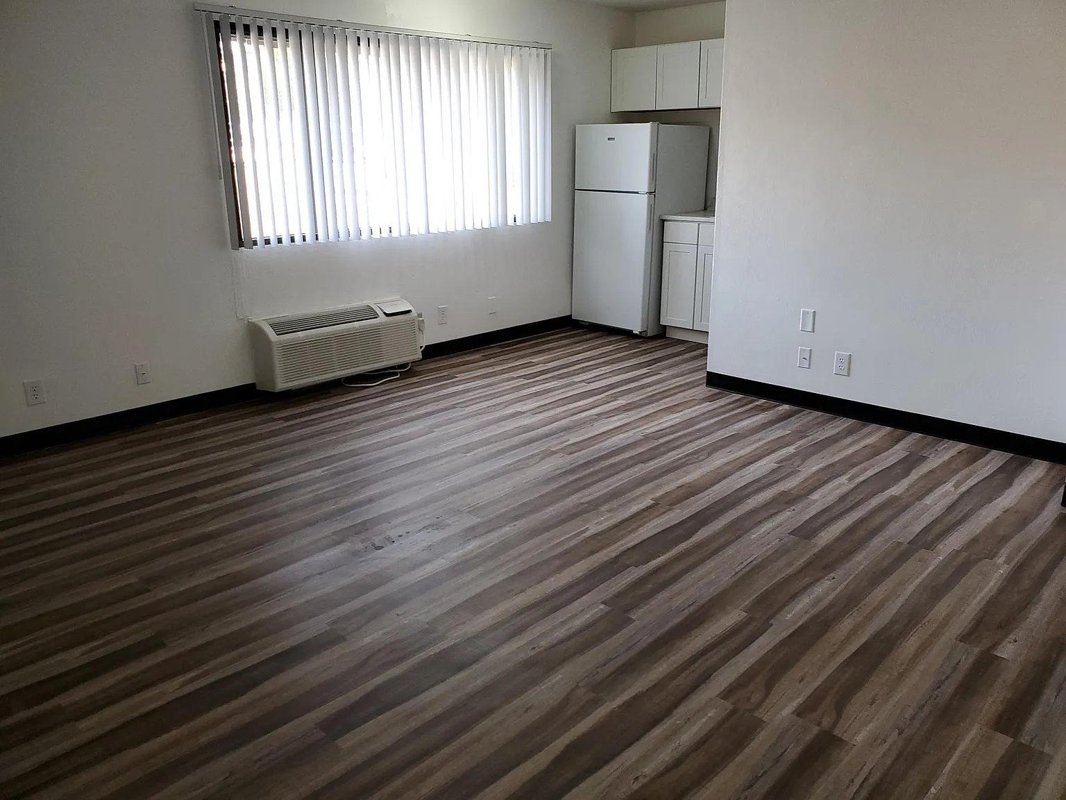 Studio, $575 — Photo 3