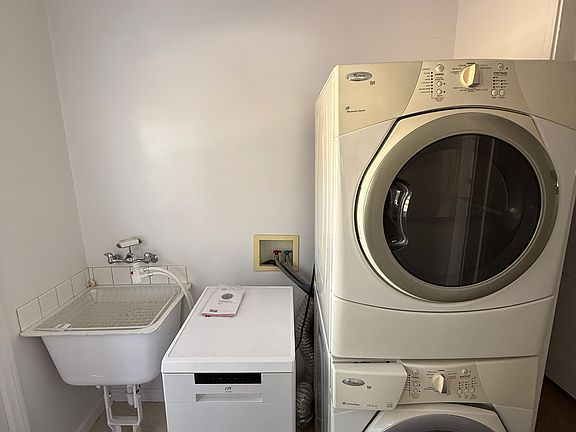 Laundry area, sink, washer, dryer, dishwasher (optional)
