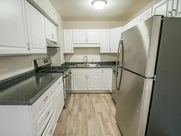 Kitchen Unit 17