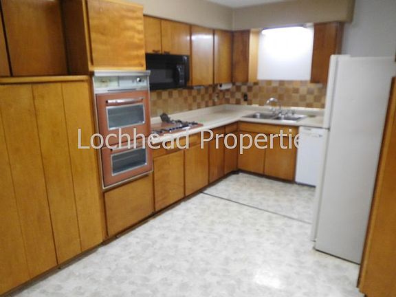 3rd image of 4131 Hyde Park Dr