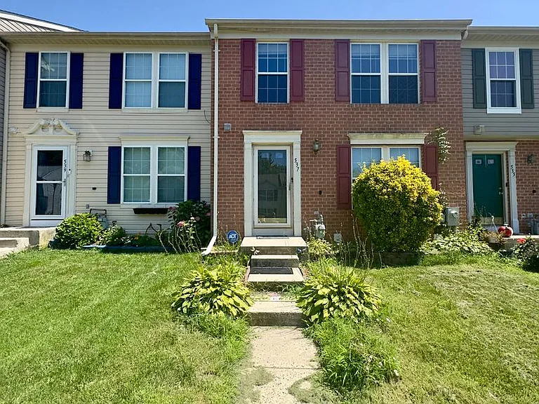 537 Macintosh Cir — Photo 1