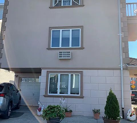 3rd image of 119 Hyman Ct