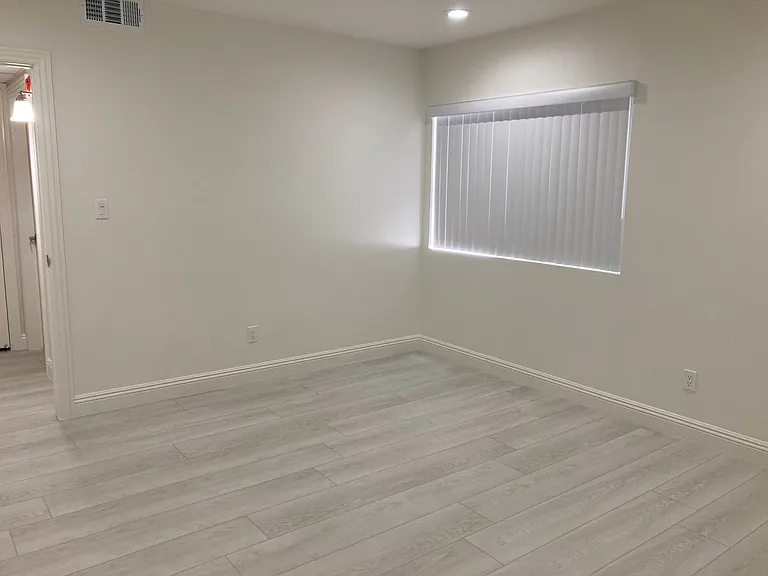 130 W Mountain St — Photo 9