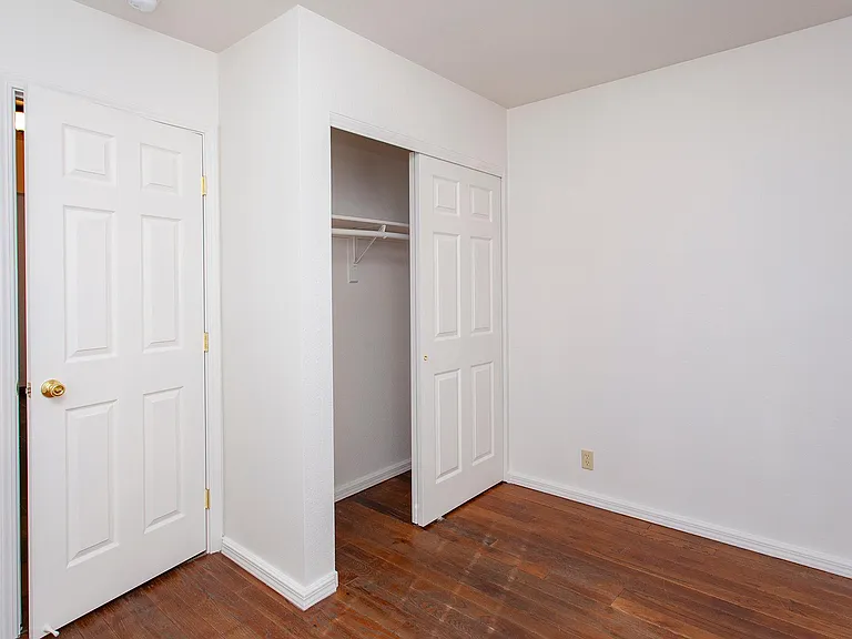425 Stewart St — Photo 20