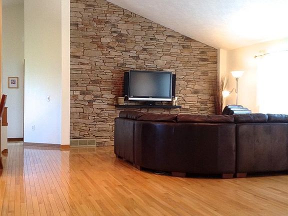 3rd image of 1677 Mayflower Dr SW