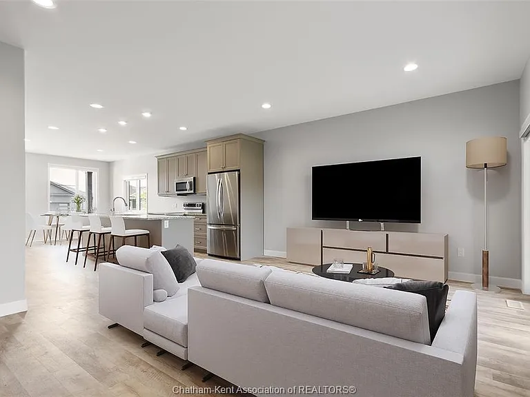 131 Grassland Grv — Photo 3