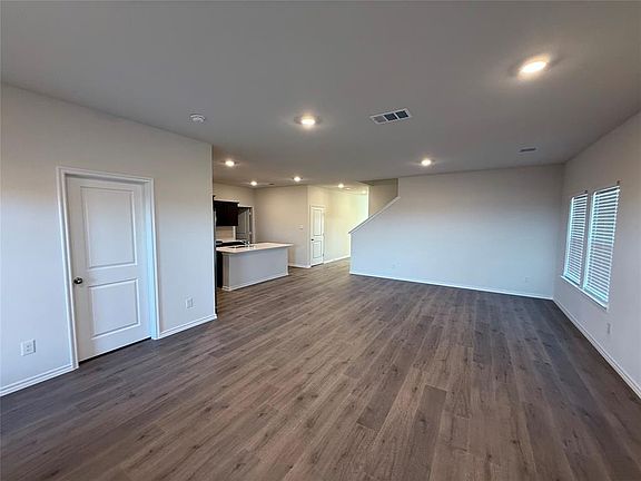 5th image of 628 Willow Way