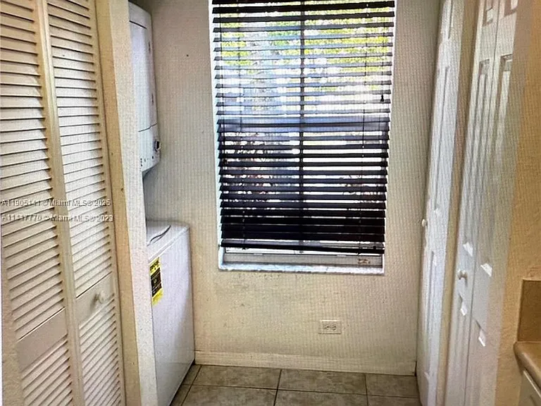4932 SW 140th Ter — Photo 6