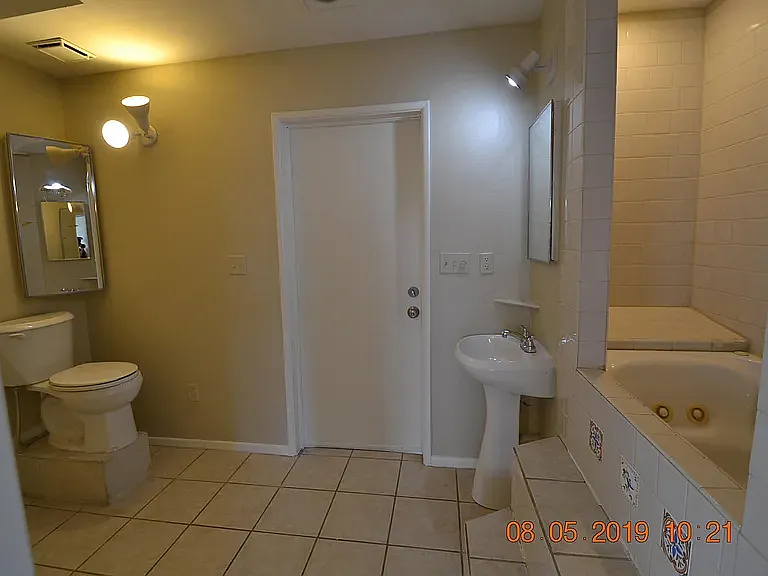 1431 W Behrend Dr — Photo 11