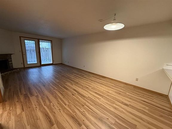 3rd image of 762 SW 206th Pl