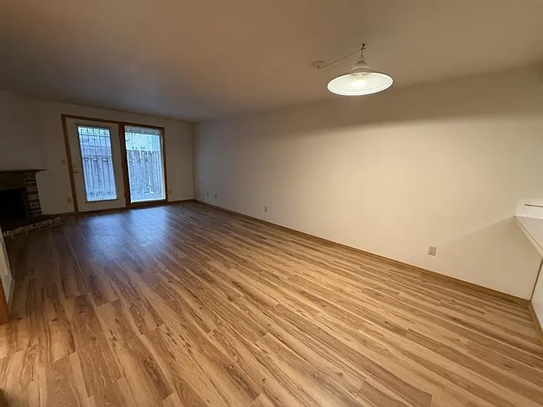 762 206th Pl — Photo 3