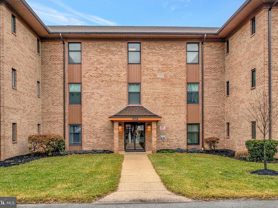 1st image of 3205 Falcon Ln APT 113