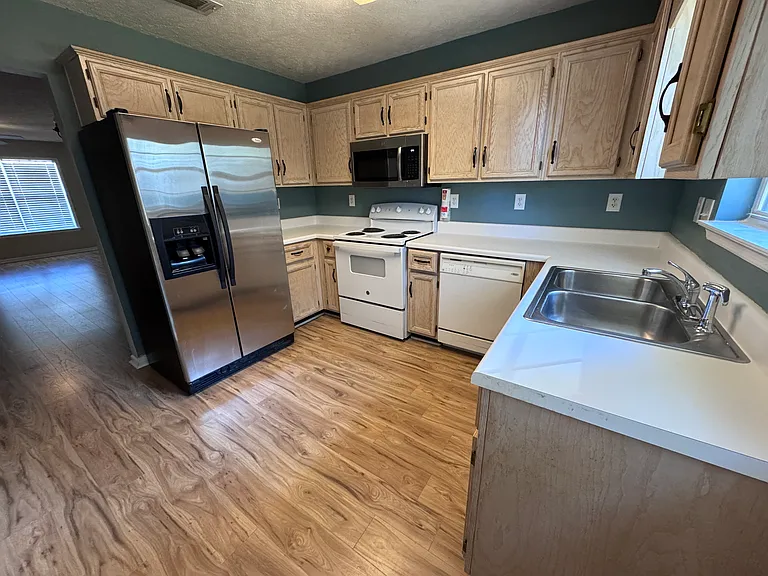 212 Spring Oak Ln — Photo 3