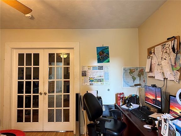 3rd image of 7519-7521 Roslyn St