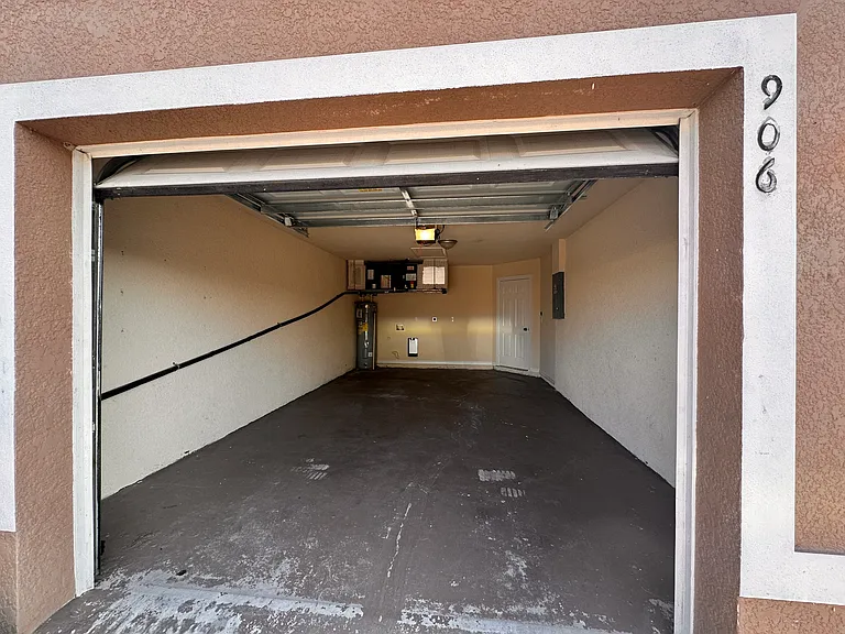 906 NE 12th Terrace Cpe — Photo 18