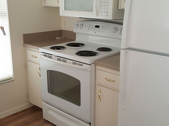955 Mayo web pic kitchen R_03012017