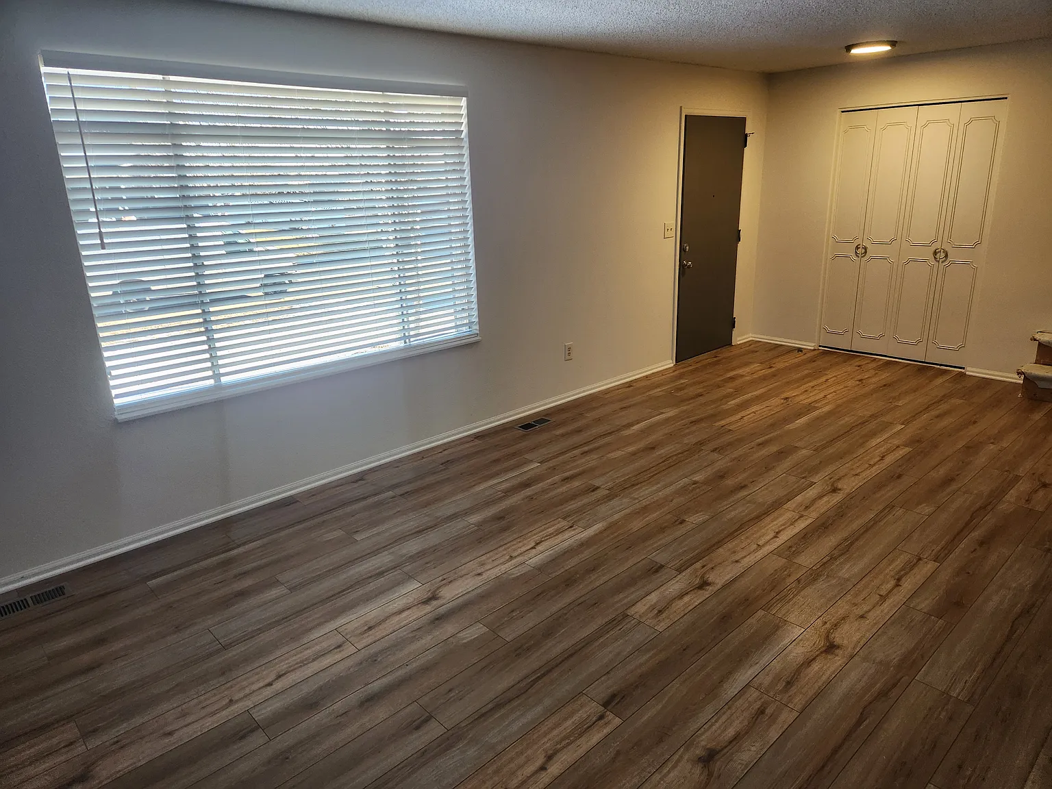 4 bed, 2.5 bath, 1702 sqft, $3,200 — Photo 2