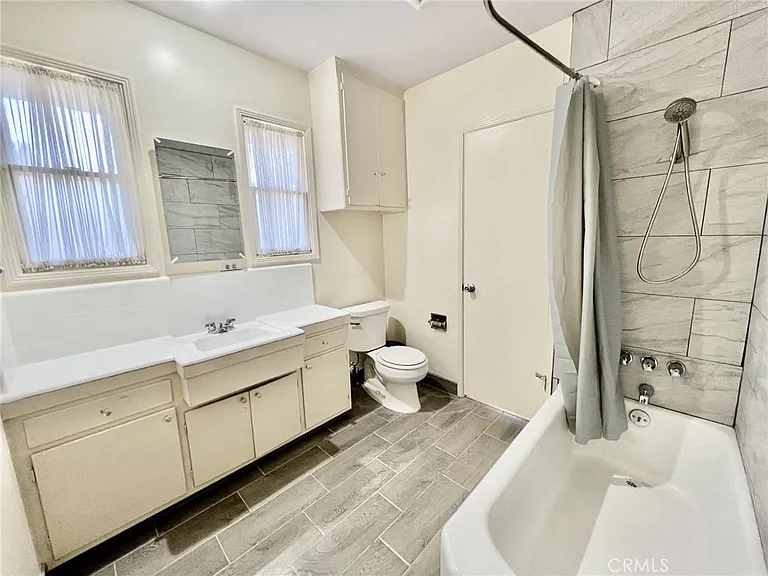 2408 S 8th Ave — Photo 12