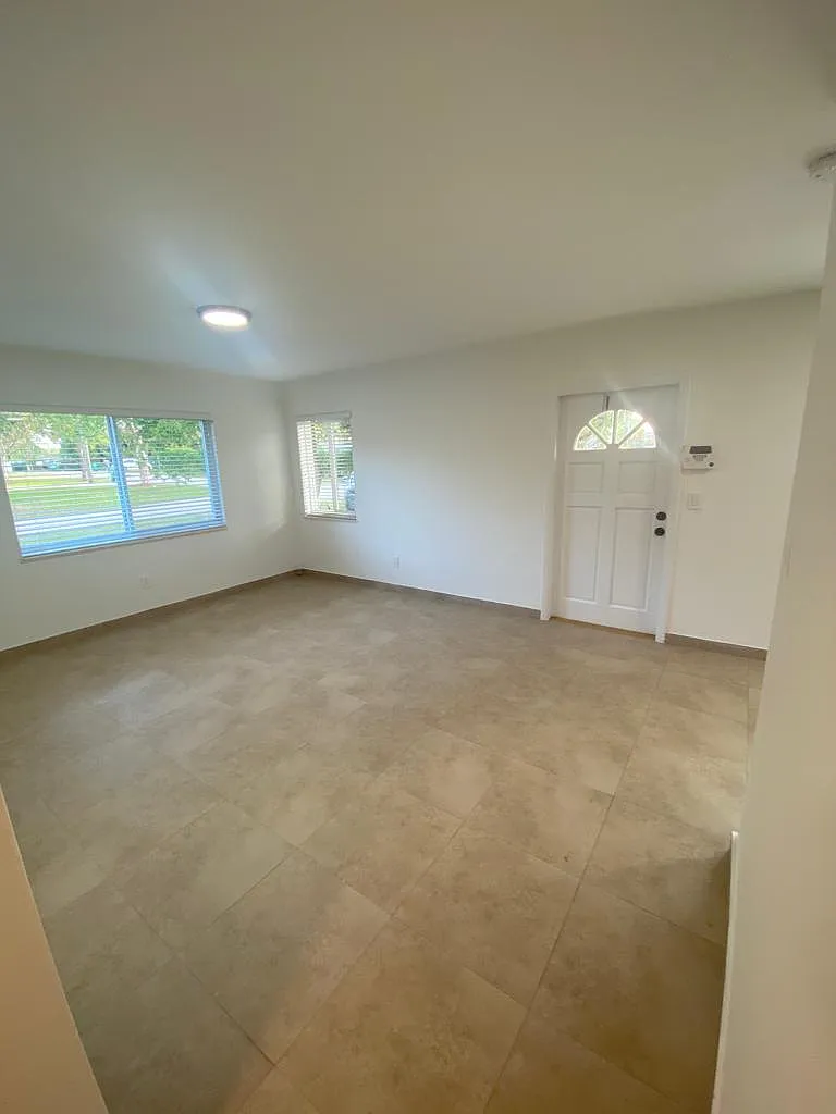 1 bed, 750 sqft, $2,300 — Photo 3