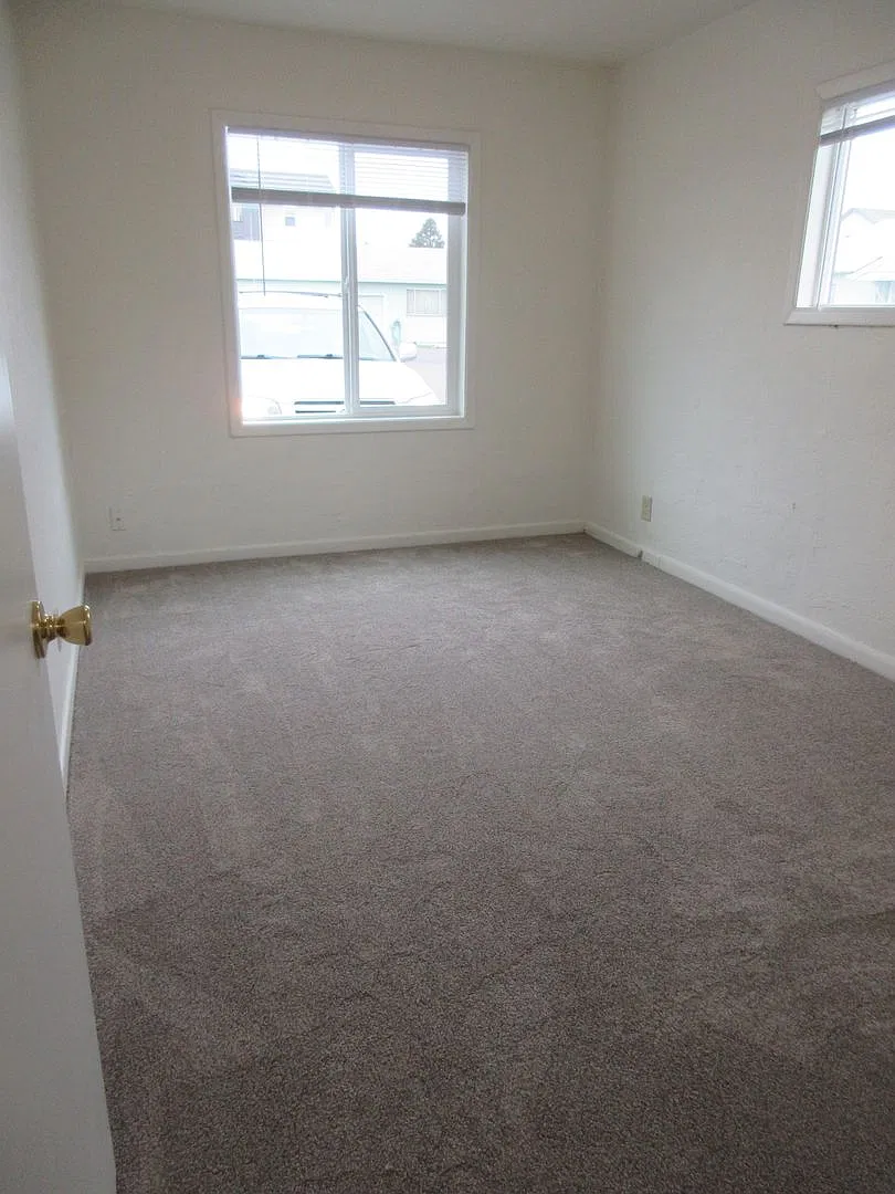 One Bedroom House, Water, Sewer and Garbage are Provided! — Photo 4