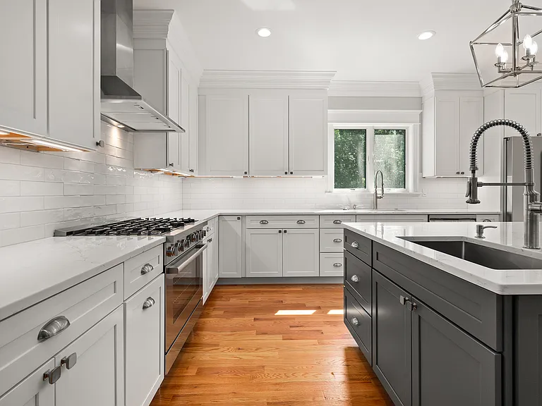 585 Lowell St — Photo 9