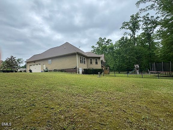 3rd image of 113 Linden Ct
