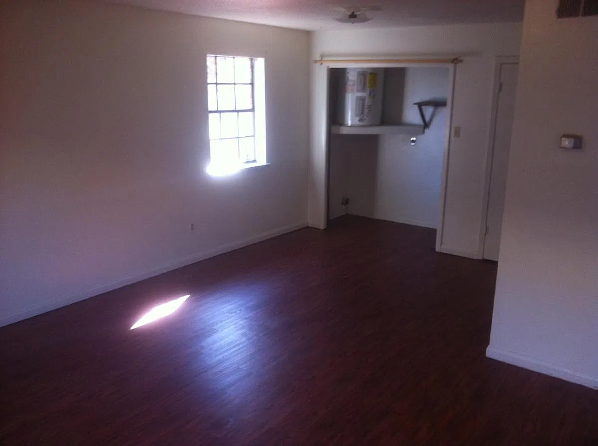 2 bed, 1.5 bath, 950 sqft, $1,195 — Photo 2