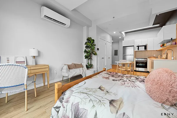 Rented by ERNY LLC | media 7