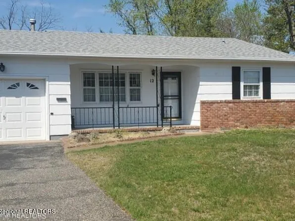 12 Woodbury Court, Toms River, NJ 08757