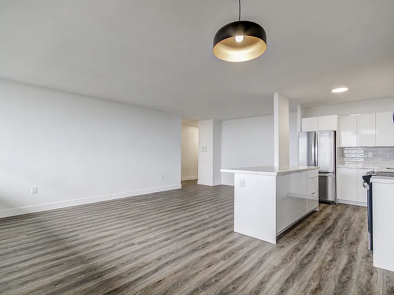 370 Ridelle Ave — Photo 11