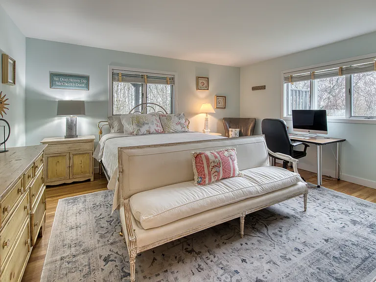 24 Seaside Ave — Photo 7