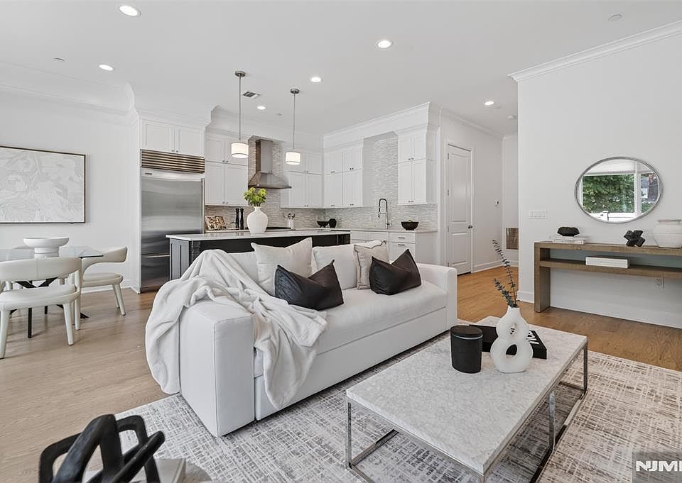 1st image of 22 Gabriel Ct #15