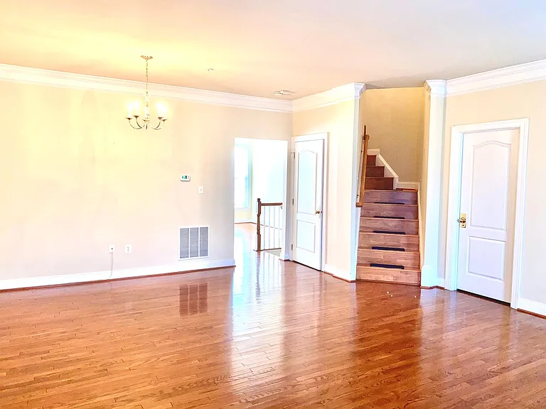 22106 Havenworth Ln — Photo 2