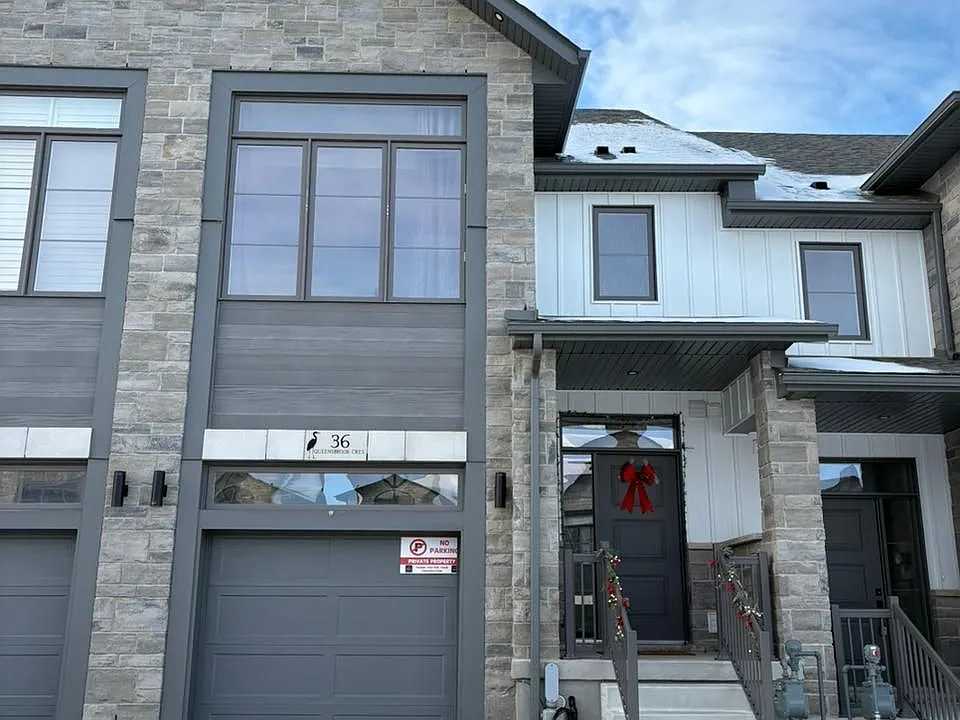 36 Queensbrook Cres