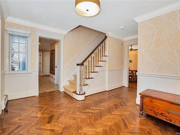 5th image of 6 Cecilia Ln