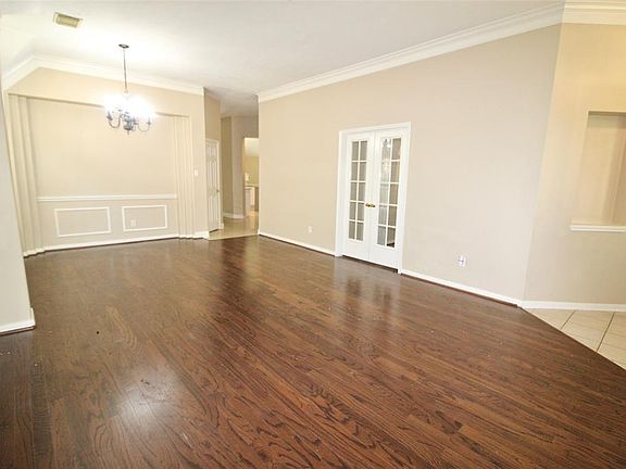 4th image of 1107 Woodley Bnd
