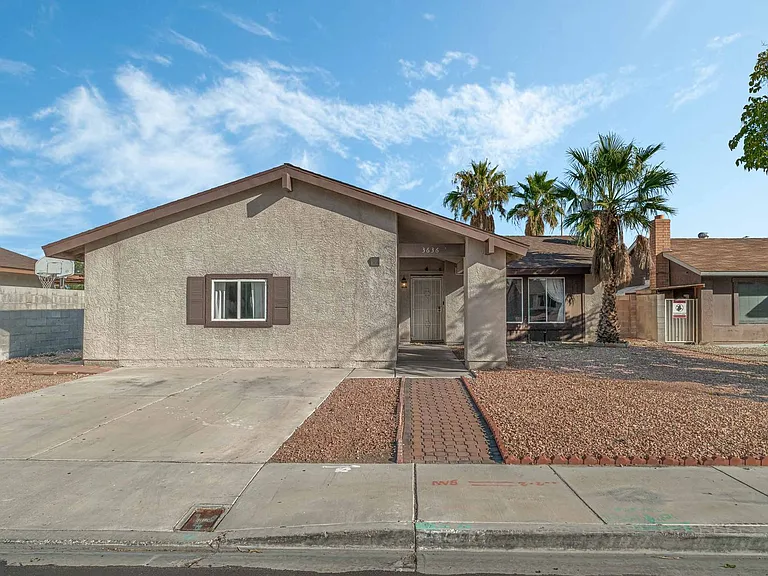 3636 Tempe St — Photo 1