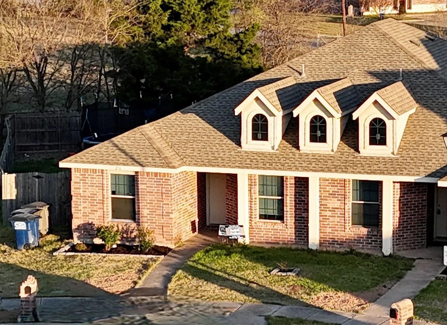 3 bed, 2.0 bath, 1304 sqft, $1,975 — Photo 1