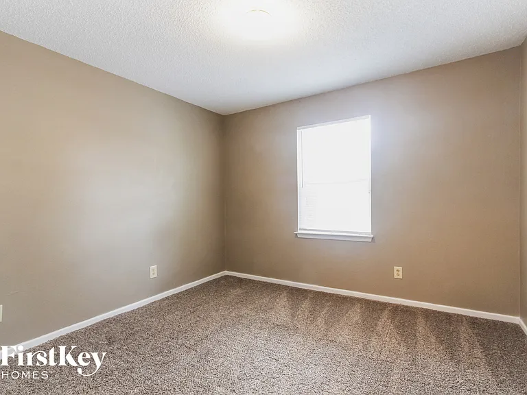 1861 Southernwood Ln — Photo 13