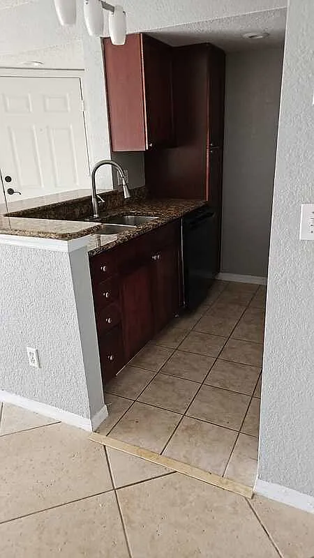 2 bed, 2.0 bath, 988 sqft, $1,540 — Photo 4