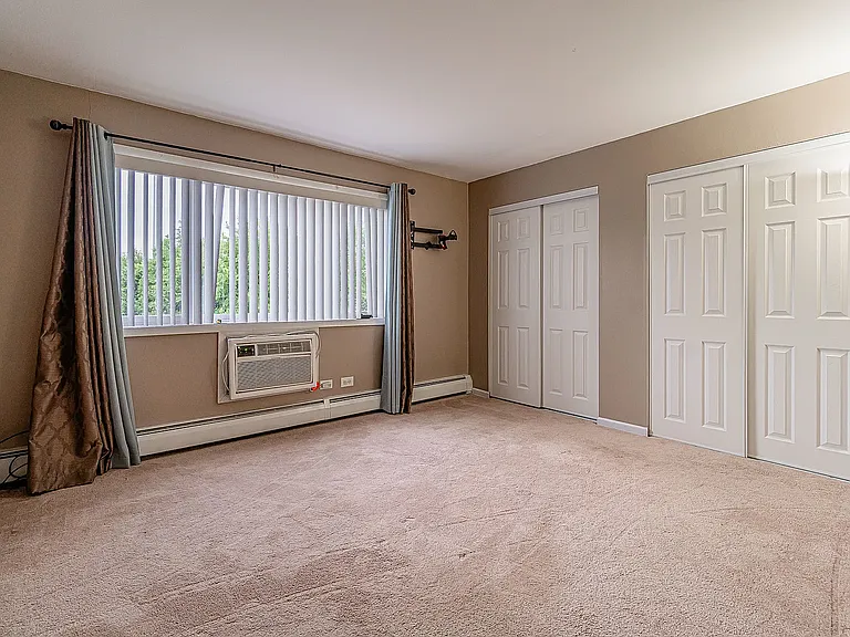 12715 La Crosse Ave #303 — Photo 9