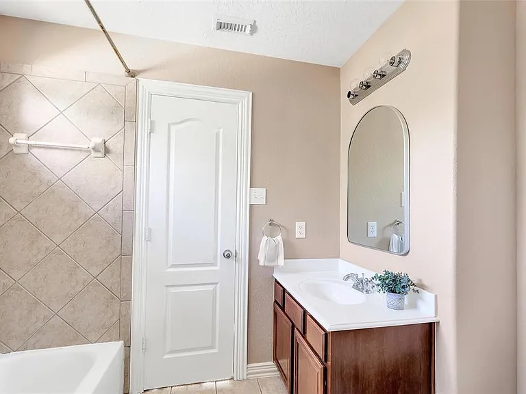 13019 Chandler Chase Ct — Photo 35